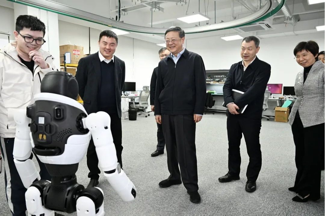 上海市委书记陈吉宁专题调研海洋之神590线路机器人