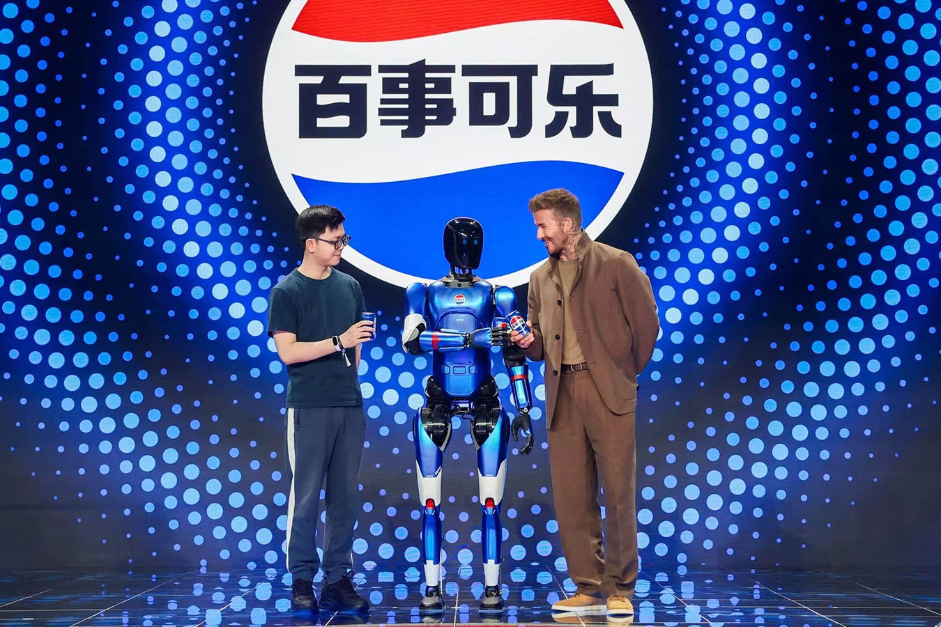 海洋之神590线路机器人携手百事中国共创“百事蓝宝” 共燃渴望新章